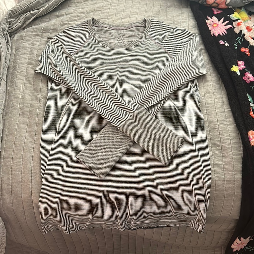 Lululemon Size 10 Swiftly Tech Long sleeve.